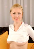 Diana spreads her pussy, Diana (dia030) ATK Archives: Diana (Diana spreads her pussy)