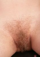 Luna spreads her blonde rug, Luna Faye (lun009) ATK Natural & Hairy: Luna Faye (Luna spreads her blonde rug)