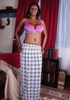 Black model Nikki spreads her pussy hole, Nikki (nik105) ATK Exotics: Nikki (Black model Nikki spreads her pussy hole)